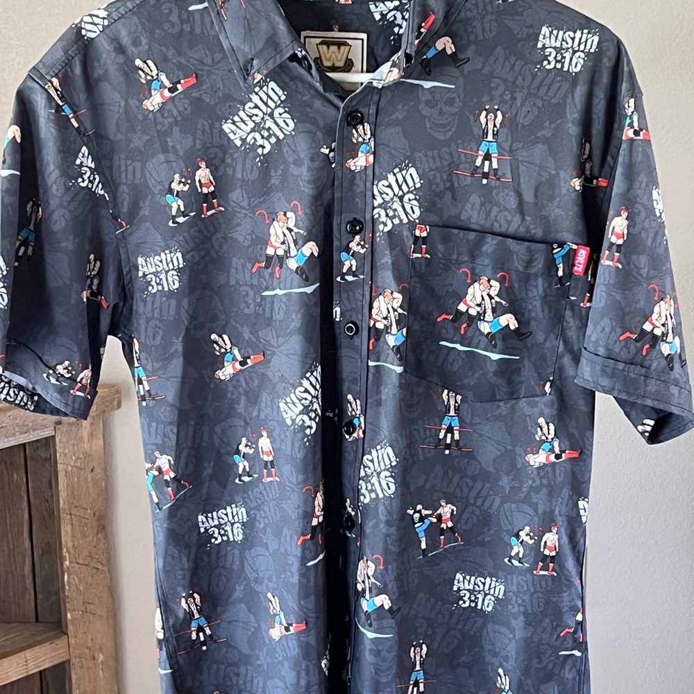 WWE Short Sleeved Button Down Men's Shirt, SMALL